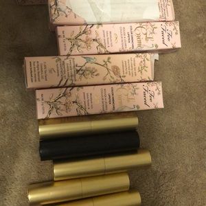 Too Faced La creme Color drenched lipsticks URSULA